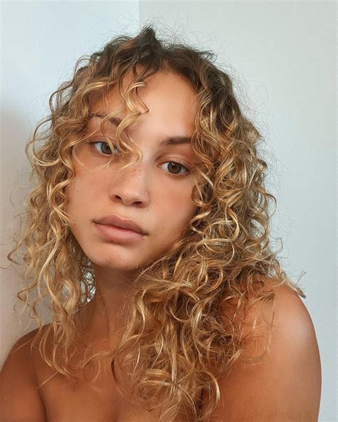 Rose Bertram (@rose